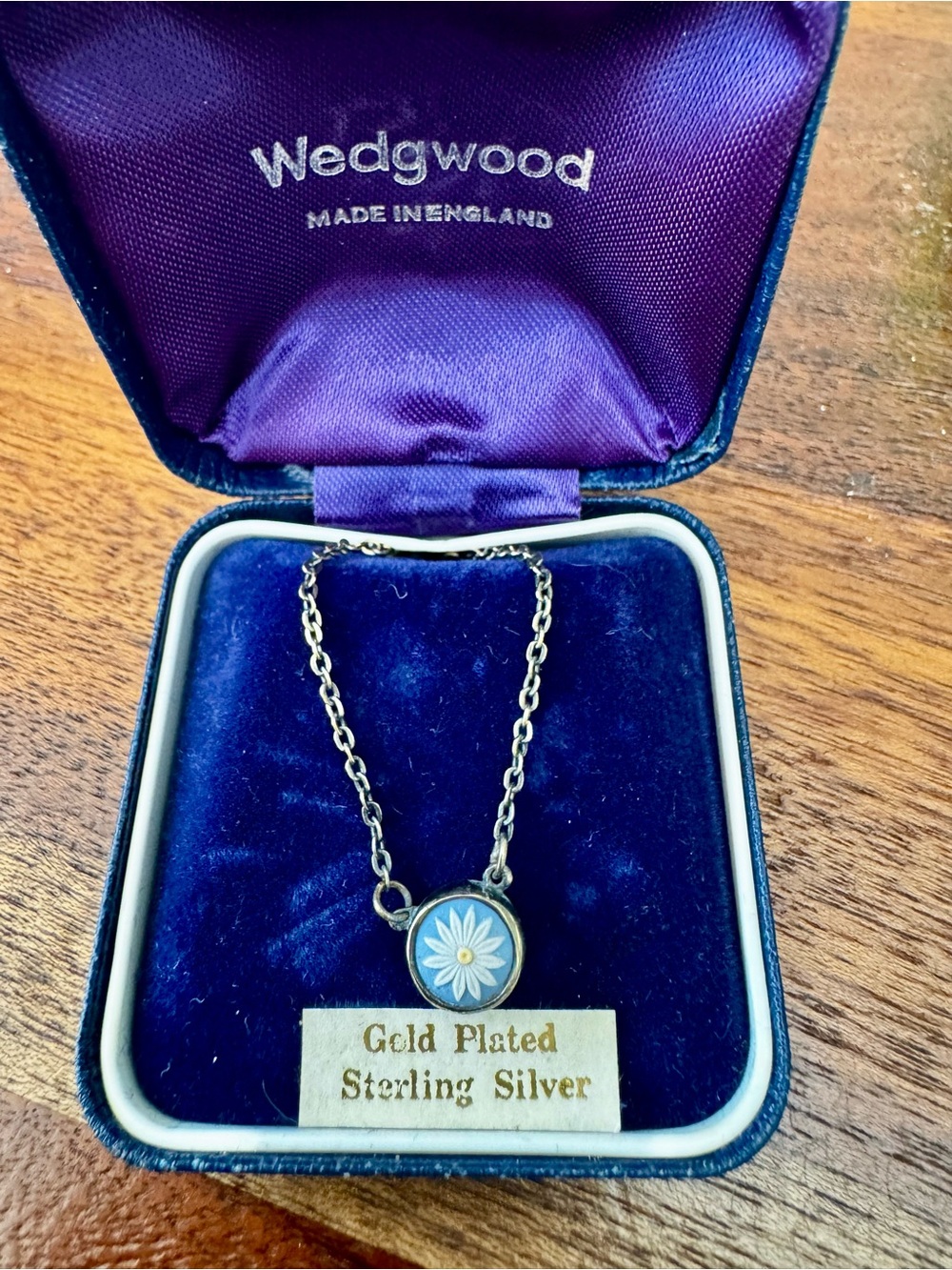 Vtg Wedgwood Blue Jasperware Daisy Flower Pendant Necklace GP Sterling In Box